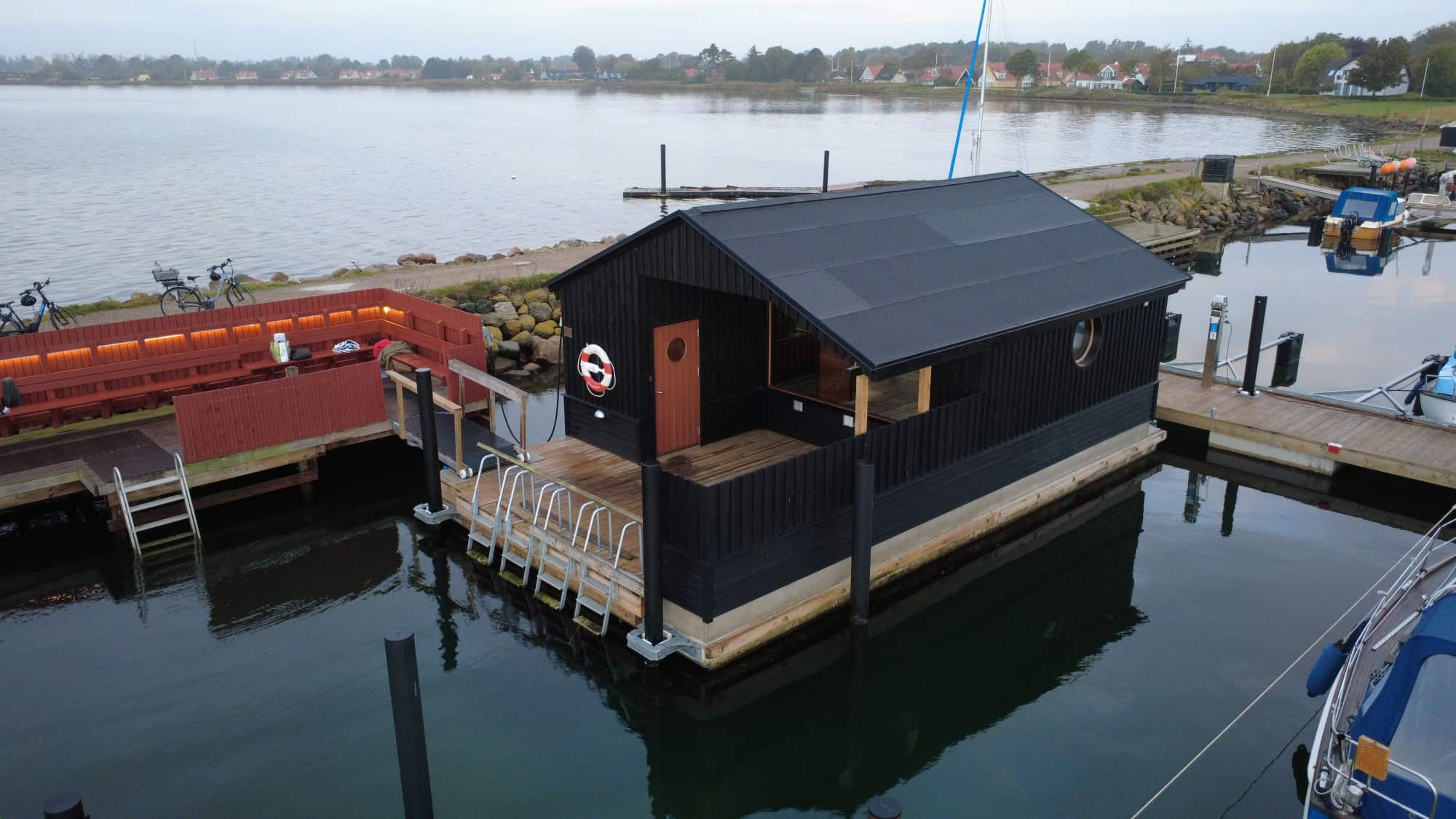 Flytande bastu i Rörvig på vacker plats