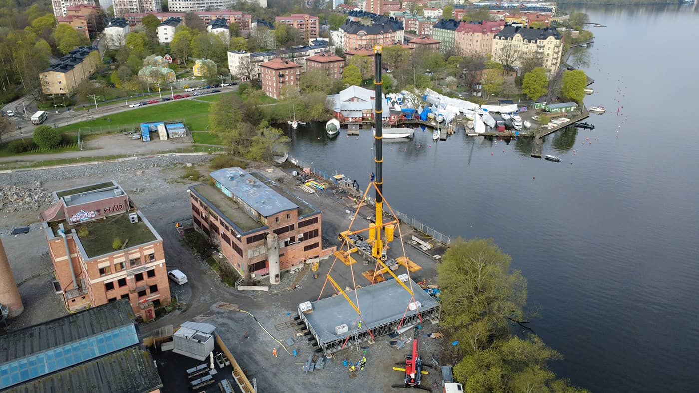 Hafenanlage mit Bauarbeiten und Wasserblick in der Nähe von Pontech Marina, Deutschland.