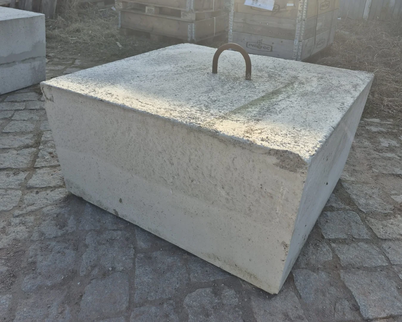 Anker aus Beton zur Befästigung von Schwimmstegen