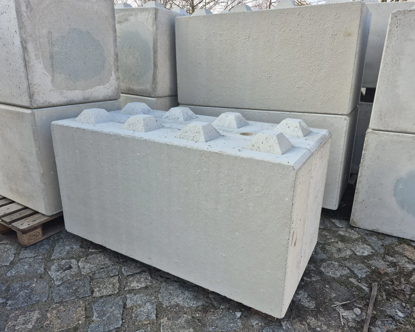 Legoblock aus Restbeton 3,0 t und 1,6 t