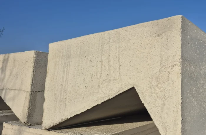 Legostein aus Restbeton 3,0 t und 1,6 t