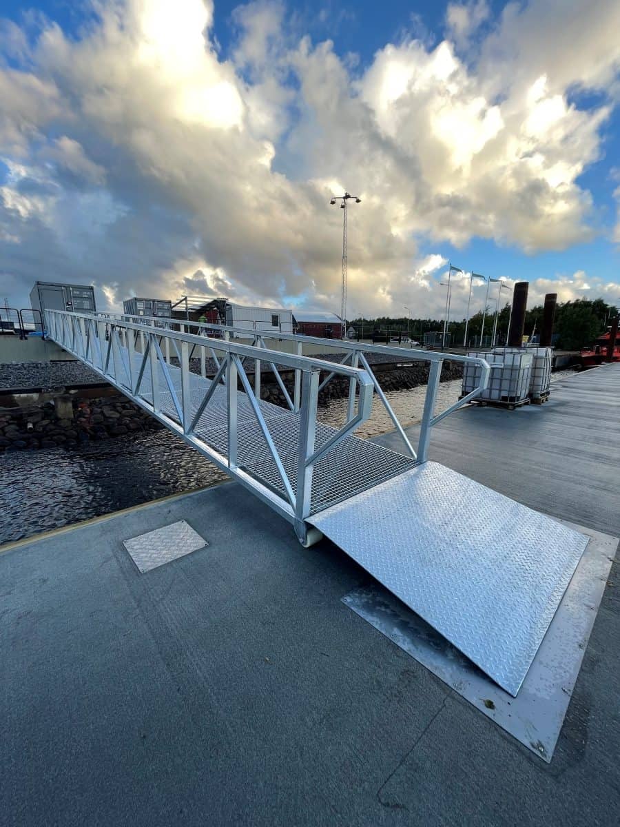 Stållandgång och betongbrygga i Halmstad
