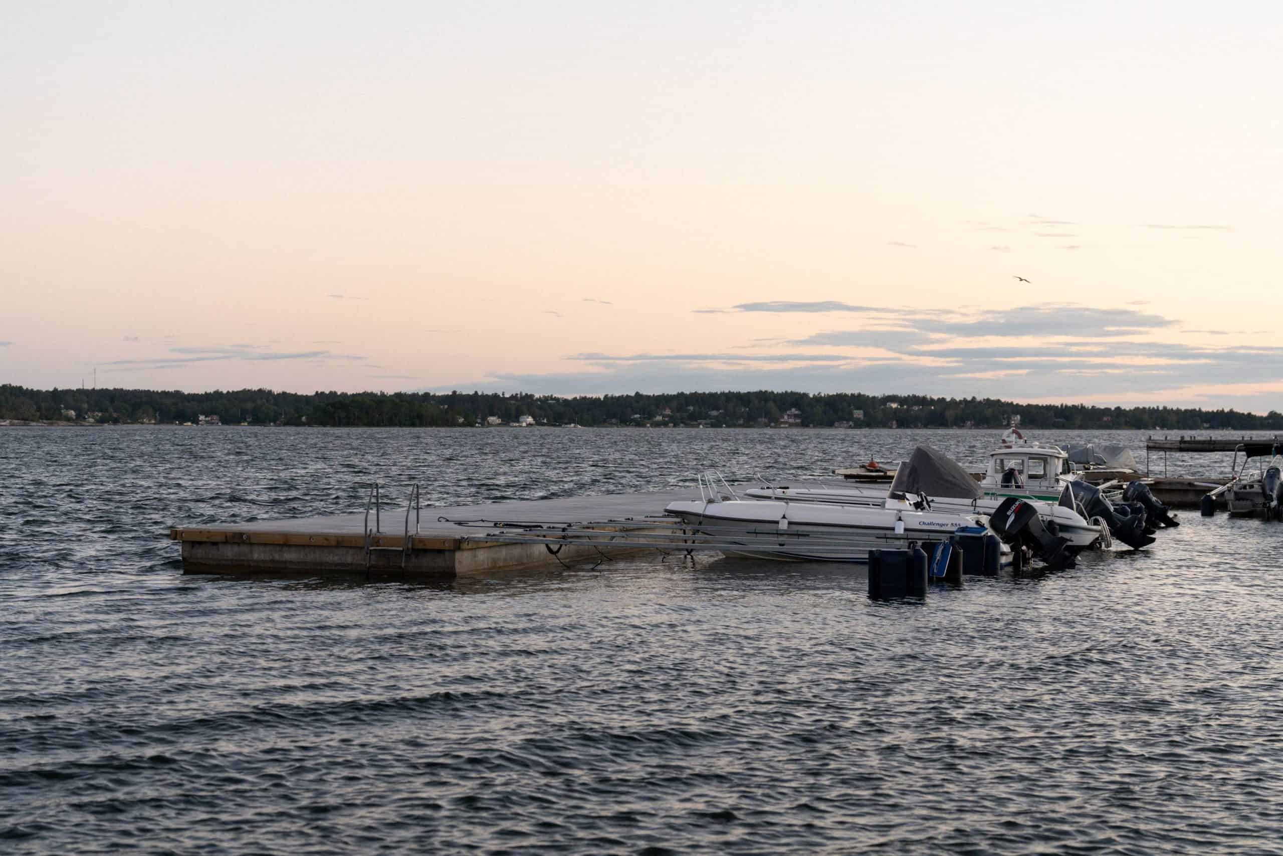 Vågbrytare med Y-bommar