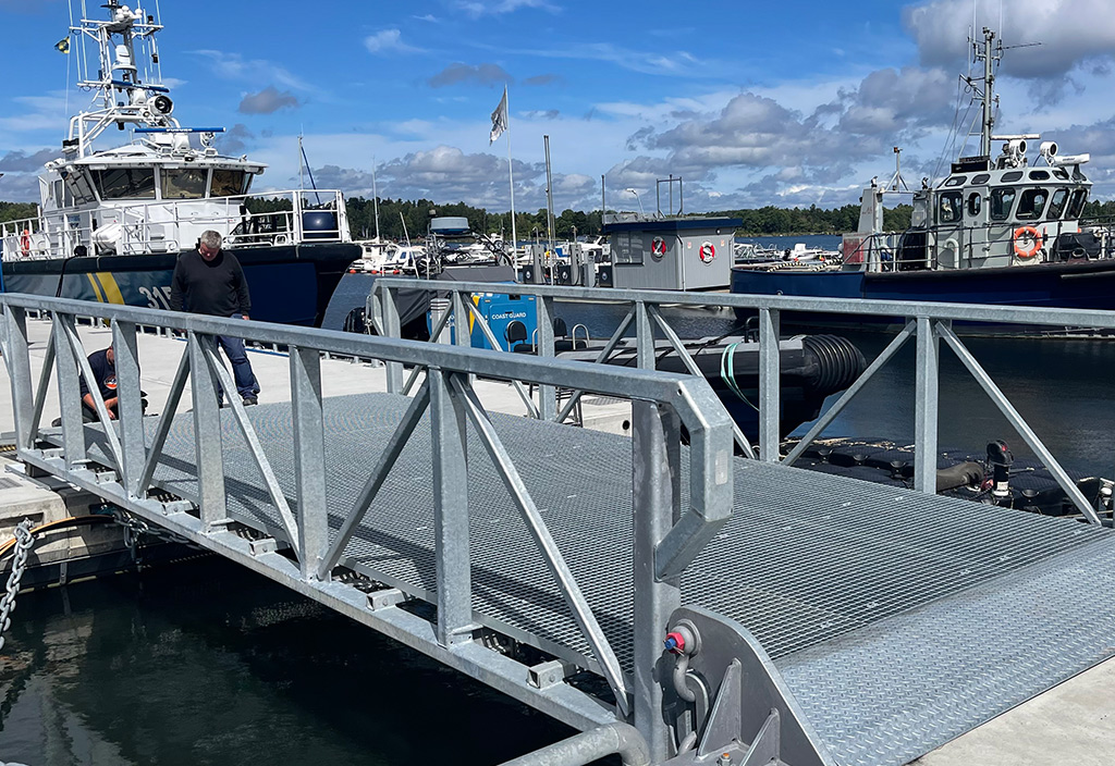 Kustbevakningen, ponton för säkerhet och försvar