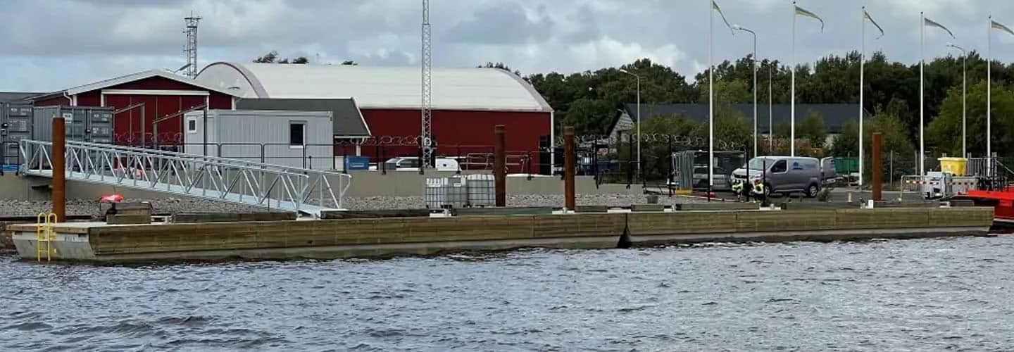 Sammankopplade betongpontoner