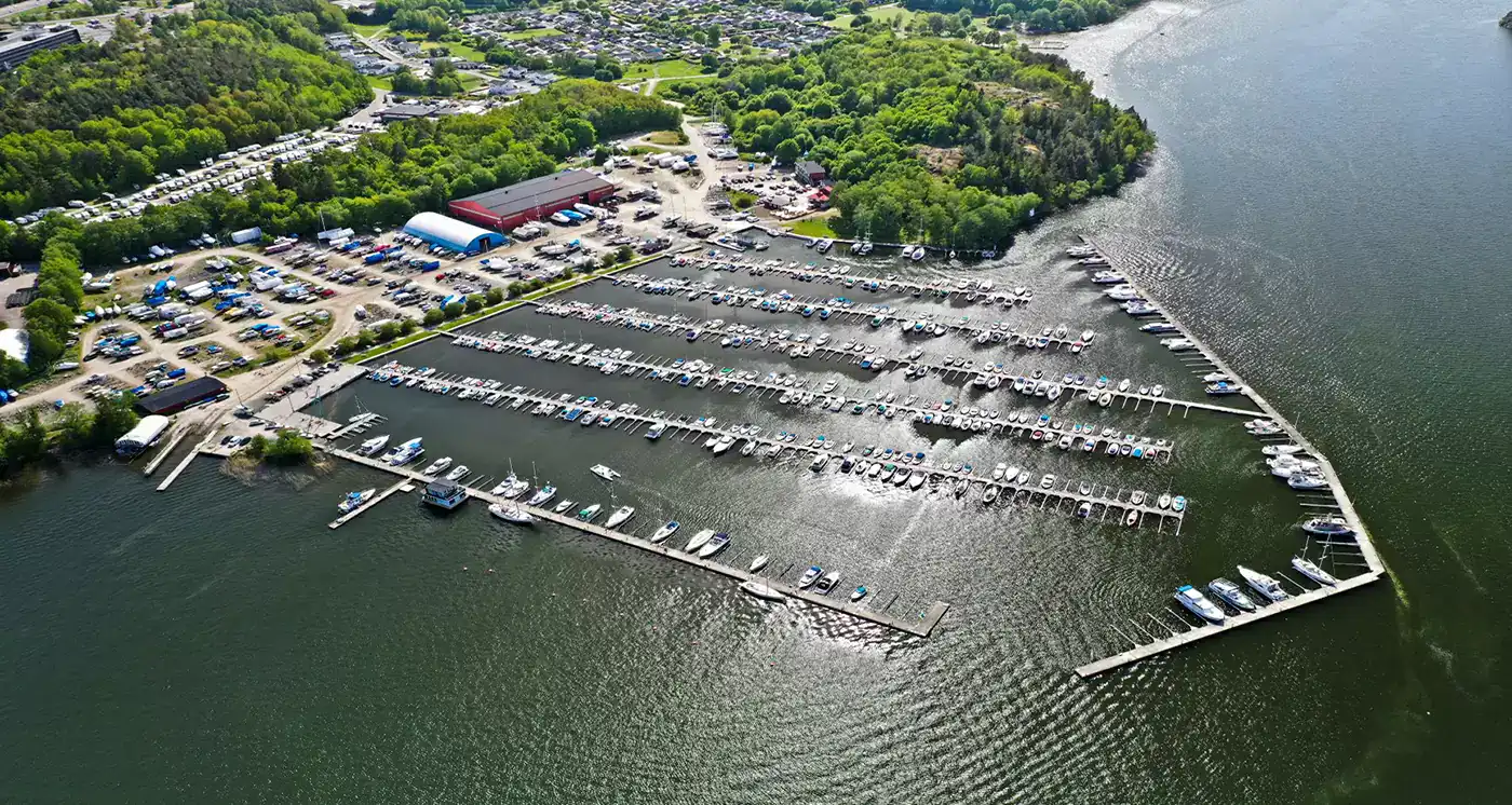 Betongpontoner med Y-bommar i Slagsta