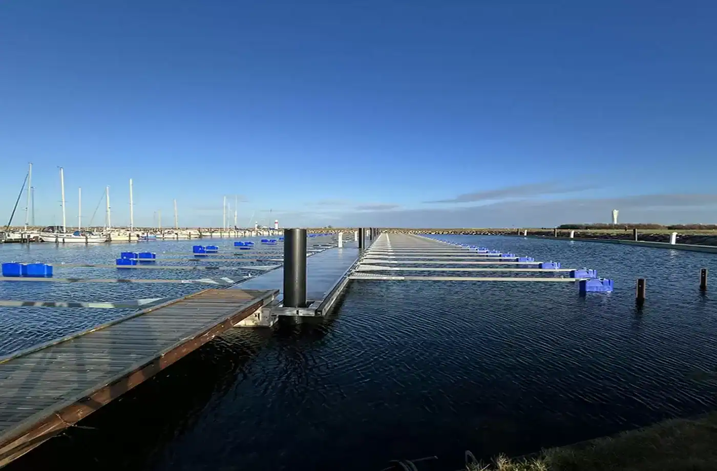 Betongbrygga och Y-bommar i Andelshamnen Lagunen, Limhamn