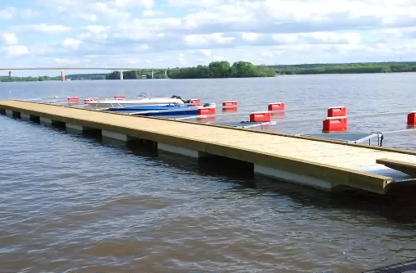 Träbetongbrygga med Y-bommar i Märinge